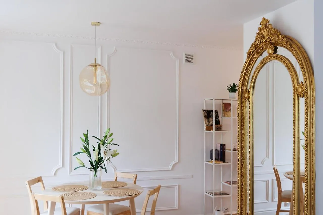 Maison Bruehl - Apartamenty Przy Ogrodzie Saskim Warsaw 0*,  Poland